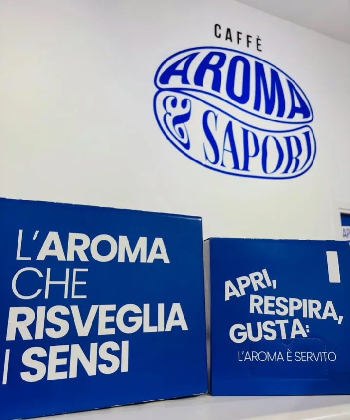 Insegna del negozio Caffè Aroma & Sapori